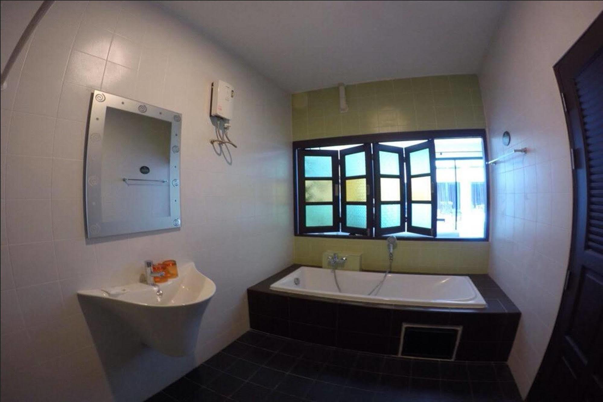 Alphabeto Resort Nai Harn Extérieur photo