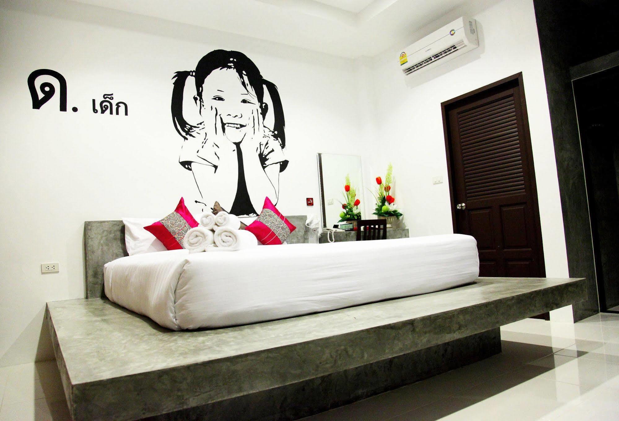 Alphabeto Resort Nai Harn Extérieur photo